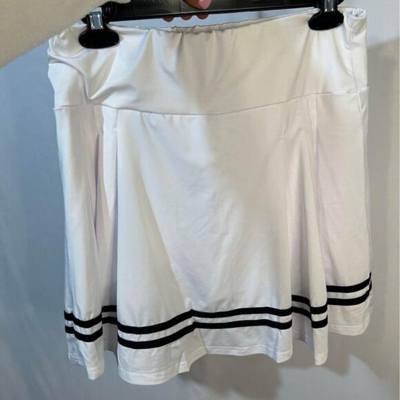 Woman’s varsity tennis skort. Black and white. Size XL. Shorts attached. Stretch - Picture 6 of 8